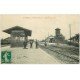 carte postale ancienne 27 SAINT-PIERRE-DU-VAUVRAY. La Gare 1910 Employés et réservoir Château d'Eau