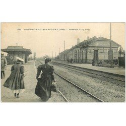 27 SAINT-PIERRE-DU-VAUVRAY. Voyageuses intérieur de la Gare 1908