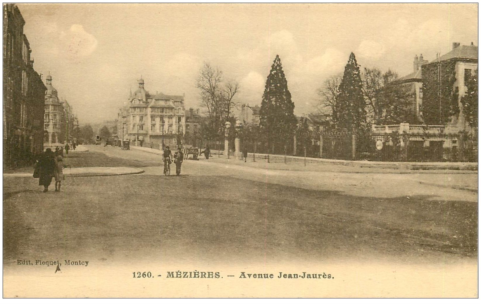 carte postale ancienne 08 MEZIERES. Cycliste Avenue Jean-Jaurès 1932
