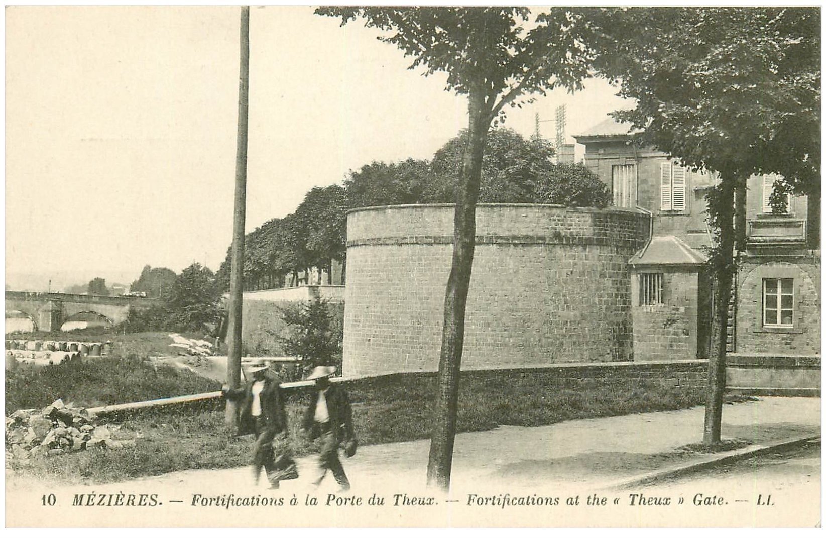 carte postale ancienne 08 MEZIERES. Fortifications Porte du Theux
