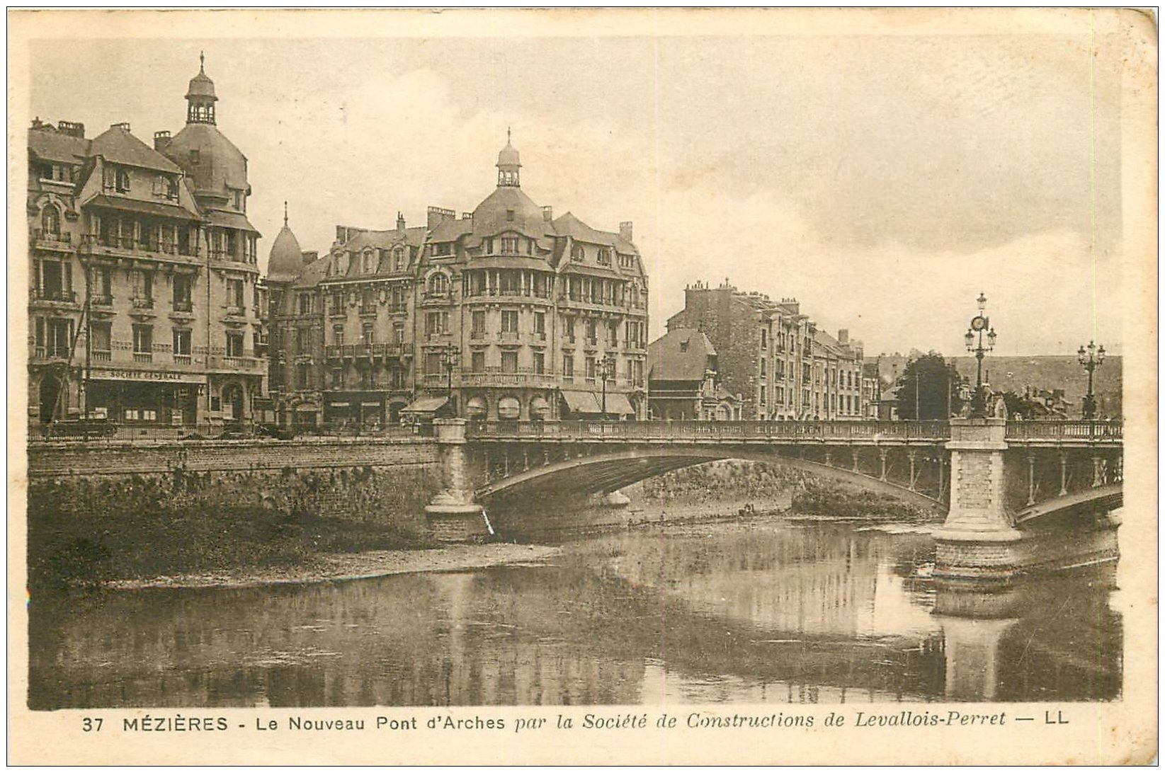 carte postale ancienne 08 MEZIERES. Pont d'Arches et Banque Société Générale