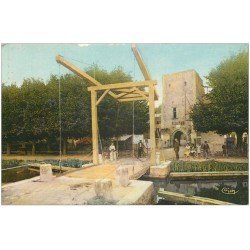 carte postale ancienne 41 MENNETOU-SUR-CHER. Pont-Levis Porte de Ville 1945