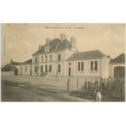 carte postale ancienne 41 MONTLIVAULT. La Mairie et chien 1906