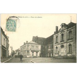 carte postale ancienne 41 SAVIGNY-SUR-BRAYE. Place de la Mairie Hôtel du Croissant