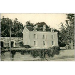 carte postale ancienne 41 THESEE. Château des Mazelles. Bords dentelés