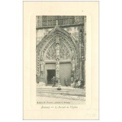 carte postale ancienne 51 AVENAY. Portail de l'Eglise animation