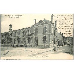carte postale ancienne 51 AVIZE. Ecole de Garçons Grand Rue 1904