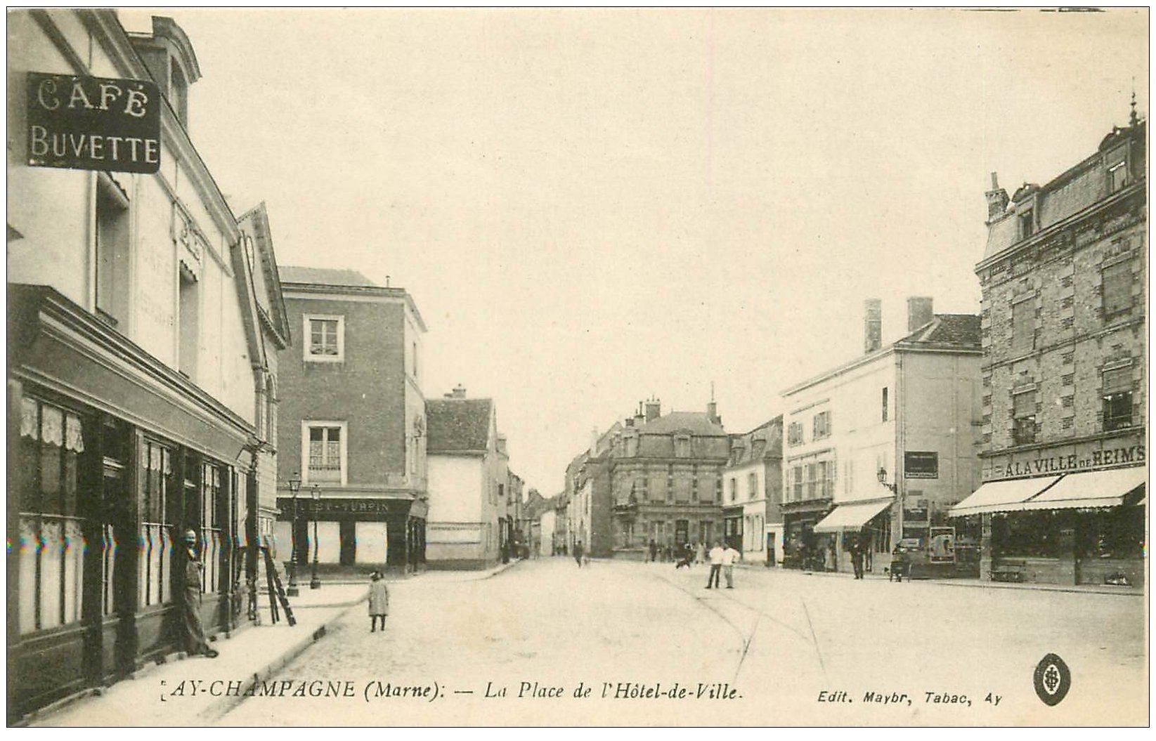 carte postale ancienne 51 AY EN CHAMPAGNE. Café Buvette Place Hôtel de Ville