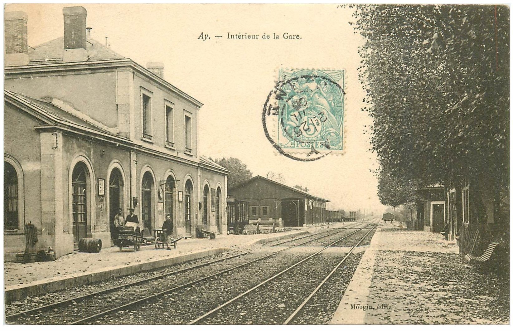 51 AY EN CHAMPAGNE. Intérieur de la Gare avec Bagagiste 1906