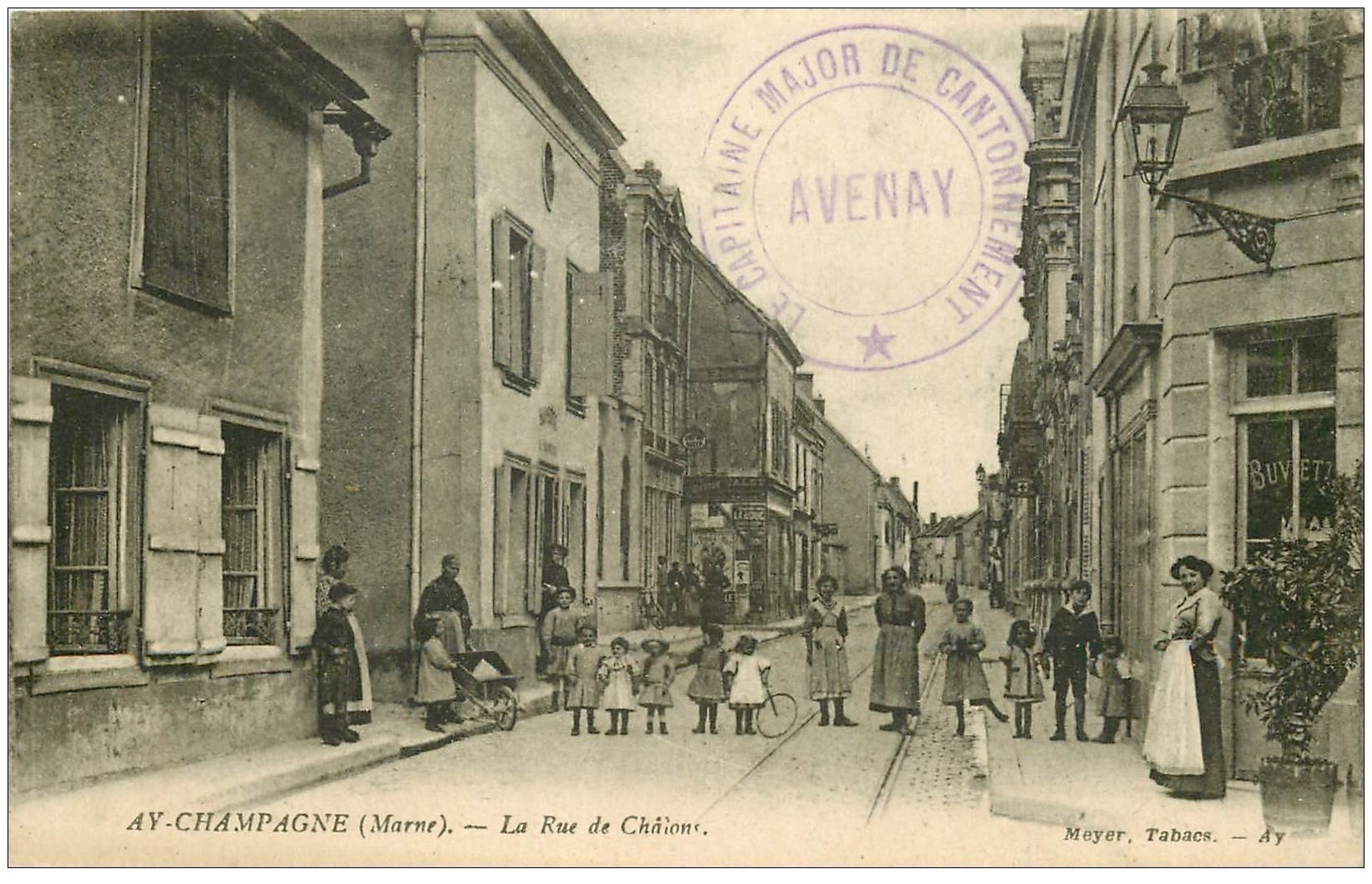 carte postale ancienne 51 AY EN CHAMPAGNE. La Rue de Châlons. Tampon Militaire 1919