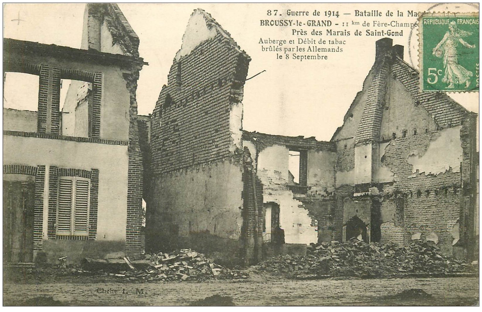 carte postale ancienne 51 BROUSSY-LE-GRAND. Auberge et Tabac brûlés 1915