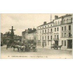 carte postale ancienne 51 CHALONS-SUR-MARNE. Place de la République 1918 Hôtel du Renard