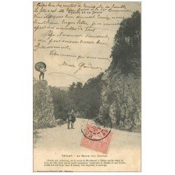 carte postale ancienne 08 THILAY. La Roche aux Corpias 1905. Personnage avec ombrelle