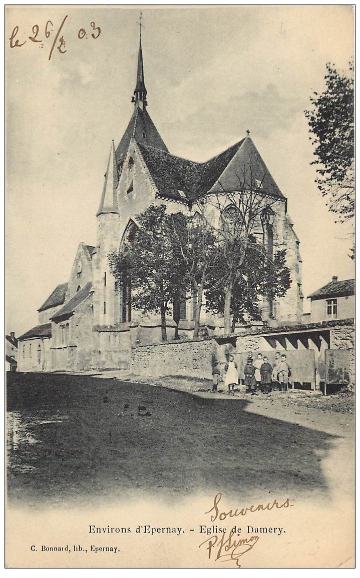 51 DAMERY. L'Eglise avec animation 1903