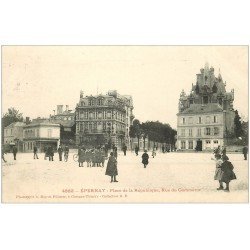 carte postale ancienne 51 EPERNAY. Place République et Rue du Commerce 1905 Crédit Lyonnais