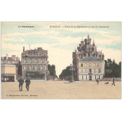 carte postale ancienne 51 EPERNAY. Place République et Rue du Commerce. Gendarmes et Banque Crédit Lyonnais