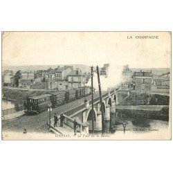 carte postale ancienne 51 EPERNAY. Train Tramway sur le Pont. Pharmacie