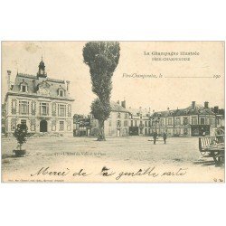 carte postale ancienne 51 FERE-CHAMPENOISE. Hôtel de Ville et Place. Timbres Taxe 1904