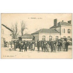 carte postale ancienne 51 FISMES. La Gare bien animée 1915