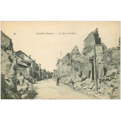 carte postale ancienne 51 FISMES. La Rue d'Ardres