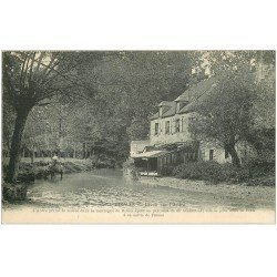 carte postale ancienne 51 FISMES. Lavoir sur l'Ardre attelage