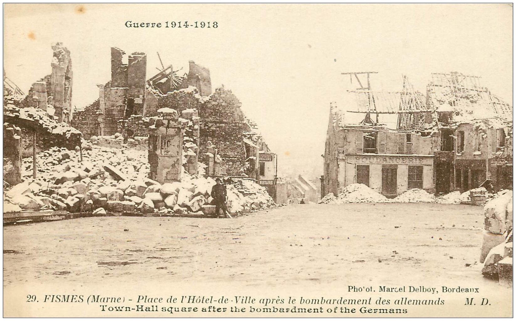 51 FISMES. Place de l'Hôtel de Ville bombardée