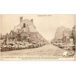 carte postale ancienne 51 FISMES. Rue de la Huchette