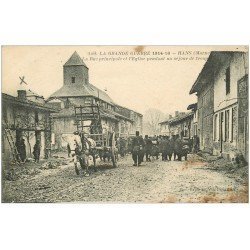 carte postale ancienne 51 HANS. Eglise Rue principale avec troupe de Soldats 1917