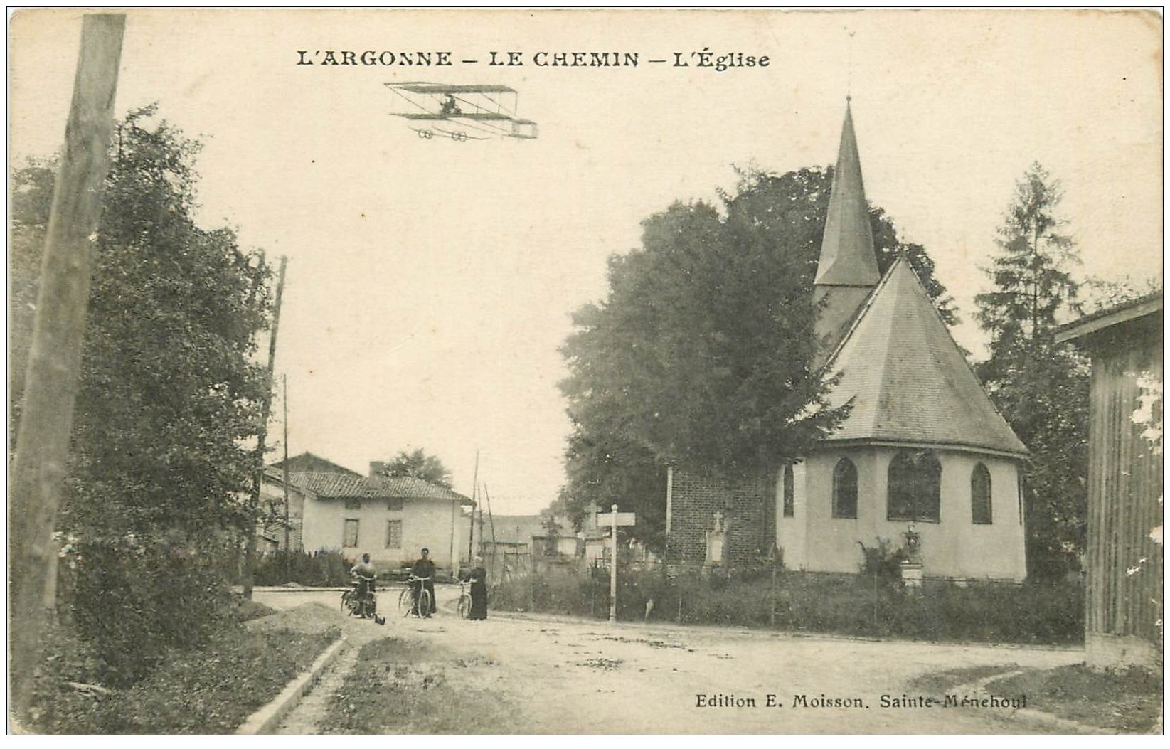 carte postale ancienne 51 L'ARGONNE. LE CHEMIN. Eglise et Aéroplane