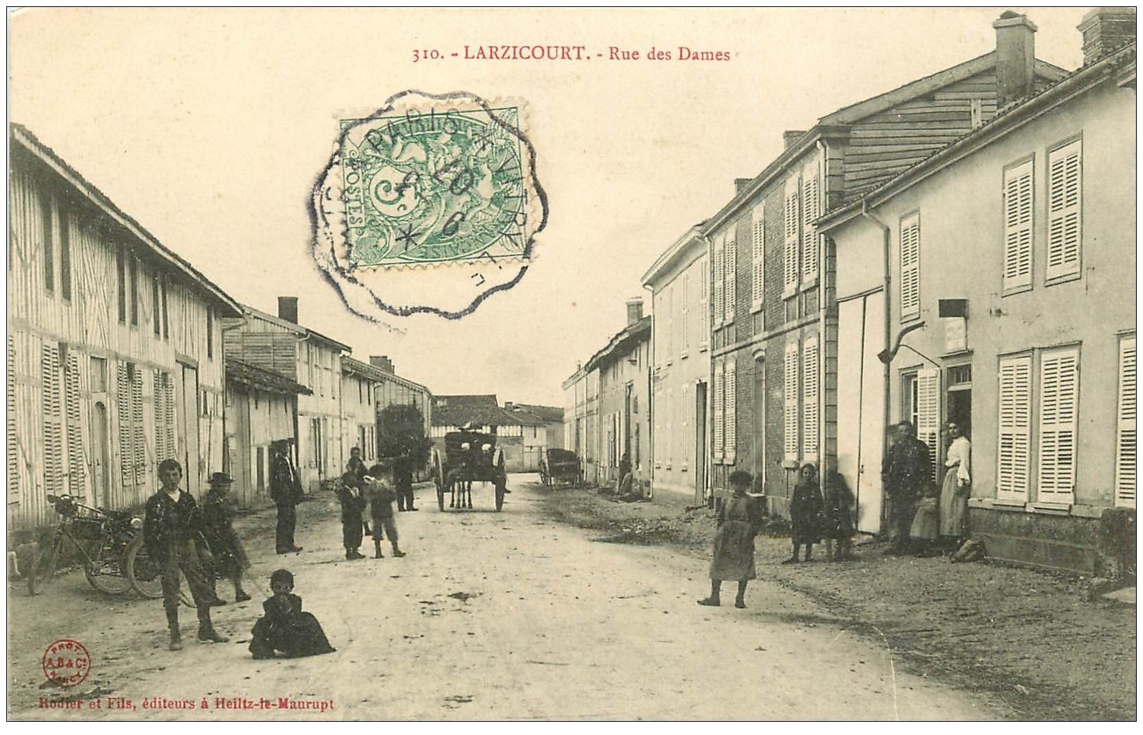 carte postale ancienne 51 LARZICOURT. Rue des Dames 1907