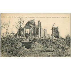 carte postale ancienne 51 PERTHES-LES-HURLUS. Cimetière et Eglise 1918 animation