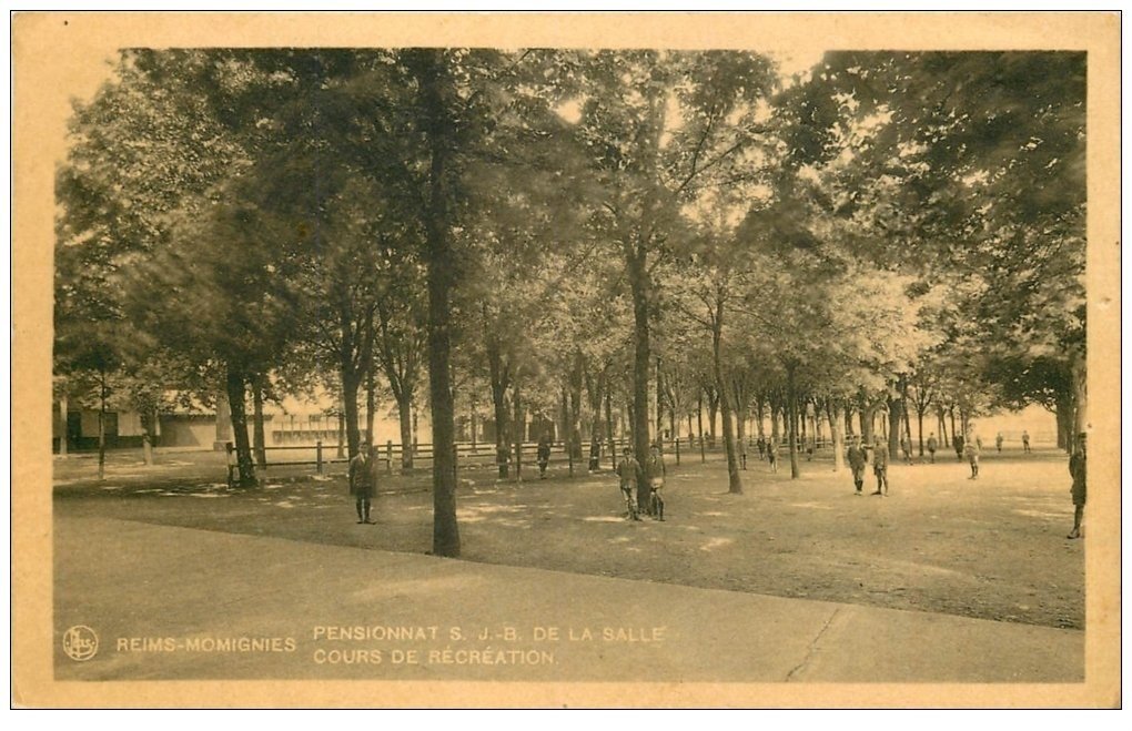 carte postale ancienne 51 REIMS. Cours Récréation Pensionnat de la Salle 1935