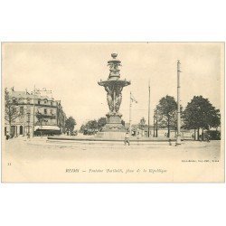 carte postale ancienne 51 REIMS. Fontaine Bartholdi Place République vers 1900