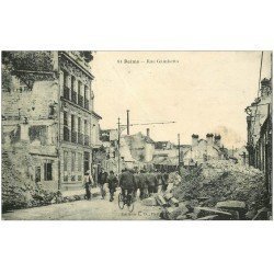 carte postale ancienne 51 REIMS. Rue Gambetta 1920. Très fine plissure et timbre absent