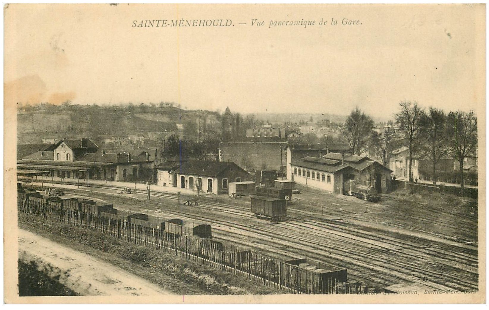 51 SAINTE-MENEHOULD. La Gare. Tampon Militaire 1915