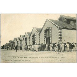 carte postale ancienne 51 SAINTE-MENEHOULD. Le Pansage Quartier de Cavalerie 1907 Chevaux