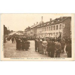 42 PANISSIERES. Défilé Festival 1933 Place de la Liberté