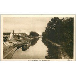 carte postale ancienne 42 ROANNE. Chargement d'une Péniche Bords du Canal