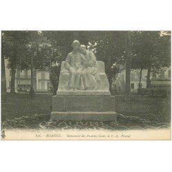 carte postale ancienne 42 ROANNE. Monument des Pauvres Gens