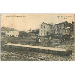 carte postale ancienne 43 SENEUJOLS. La Grand'Place bien animée 1913 (défaut)