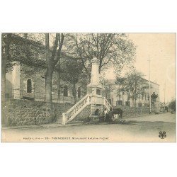 carte postale ancienne 43 YSSINGEAUX. Fontaine Abreuvoir Monument Fuchet vers 1900