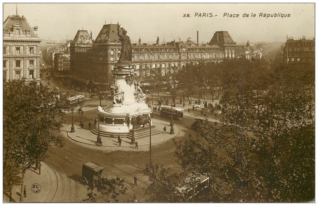 PARIS 10. Place de la République Autobus et Tramway