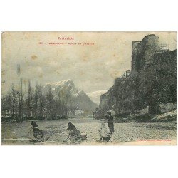 carte postale ancienne 09 TARASCON. Laveuses Lavandières bords de l'Ariège (état moyen)...