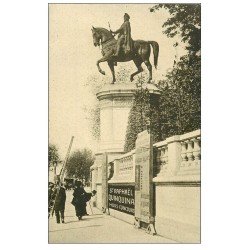 PARIS 04. Statue Etienne Marcel. Quinquina Saint-Raphaël