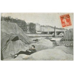 PARIS 05. Le Dimanche sur la Berge Quai de la Tournelle