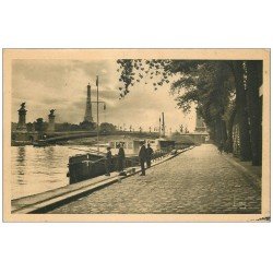 PARIS 07. Péniches et Pêcheurs sur la Seine