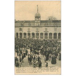 carte postale ancienne 10 BAR-SUR-AUBE. Manifestations Viticoles. Drapeau rouge sur Clocheton