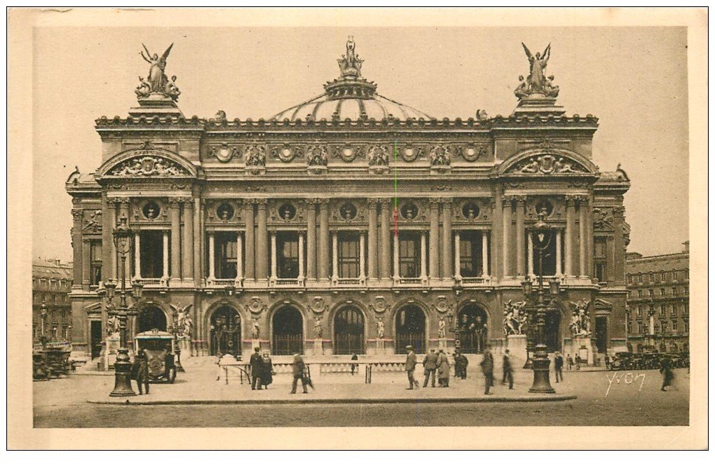 PARIS 08. L'Opéra et Bouche du Métropolitain