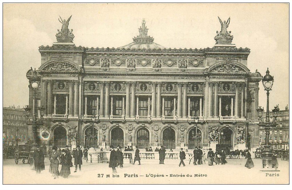 PARIS 09. L'Opéra et Entrée du Métro
