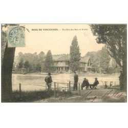 PARIS 12. Bois Vincennes. Pêcheurs sur le Lac Pavillon des Bois et Forêts 1906